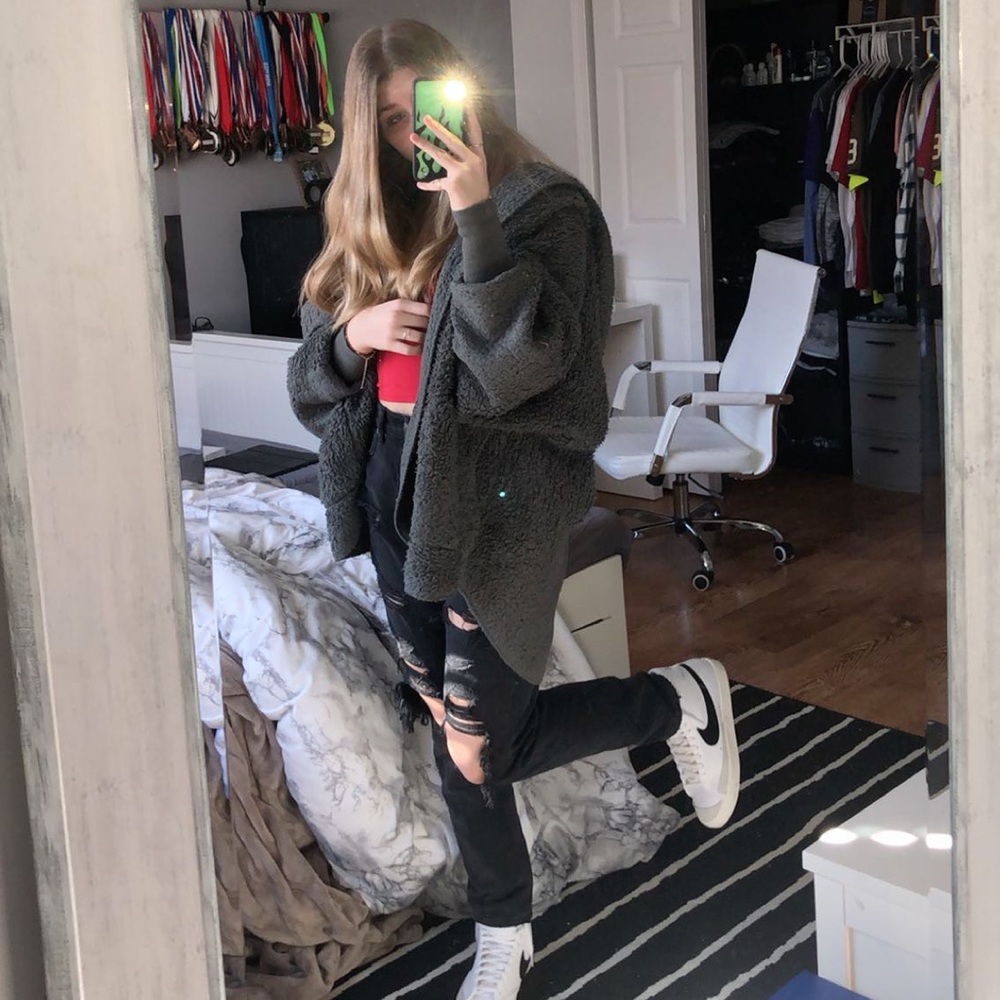 Meet your Posher, Ola